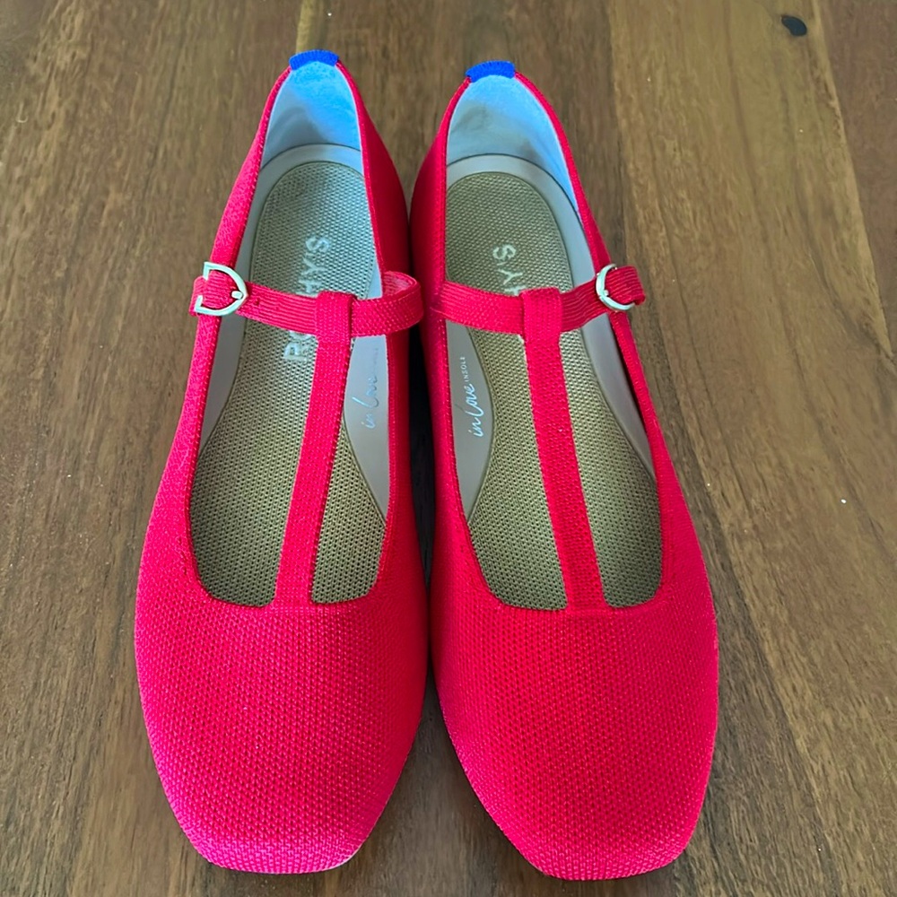 Red Rothy‘s T-Strap Mary Jane‘s